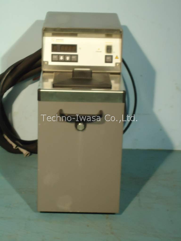 ��p���z���u